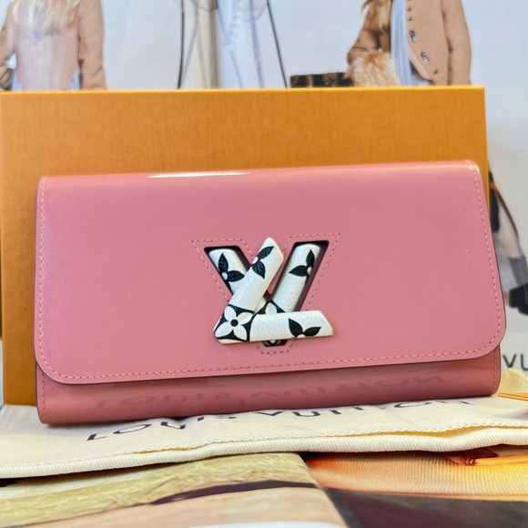 LV Portefeuille Twist Clutch in Pink Patent Leather Authentic Louis Vuitton - Picture 8 of 13